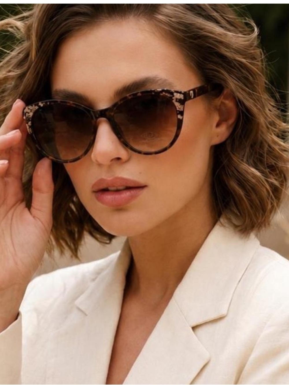 Oscar De La Renta  😎🐈‍⬛ Cat Eye Sunglasses in Tortoiseshell -